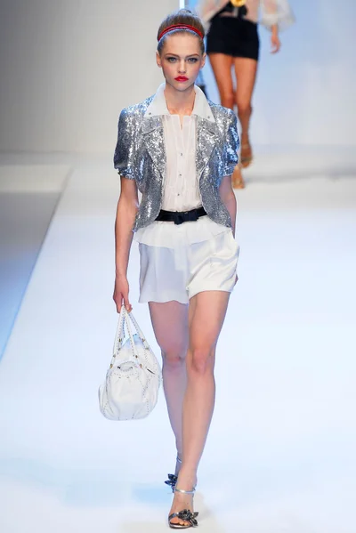 Look 19